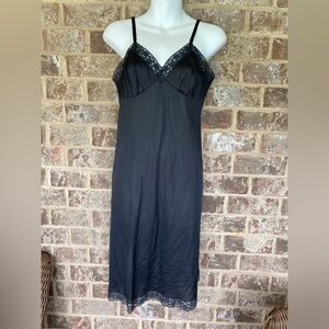 Vanity Fair Black Full Length Lace Accents Slip 34L Vintage Antron III